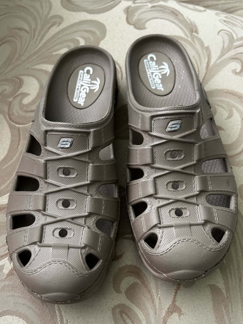 Skechers Cali Gear Women’s 7 Slip-On Ventilated Clog Sandals Shoes Summer Taupe